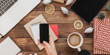 Maximize Credit Card Rewards: A 2025 Guide to Cash Back & Travel Points - Cover Image