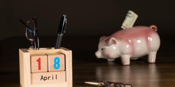 Save $5,000 in a Year: Your 2025 Finance Challenge - Cover Image