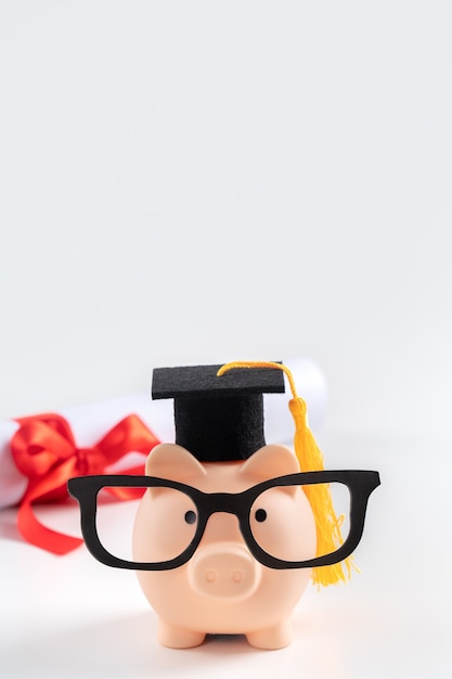 A piggy bank wearing a graduation cap, symbolizing the benefits of long-term savings and education about financial planning.