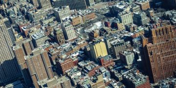 US Economy: What's Driving the Projected 2.1% GDP Growth in 2025? - Cover Image
